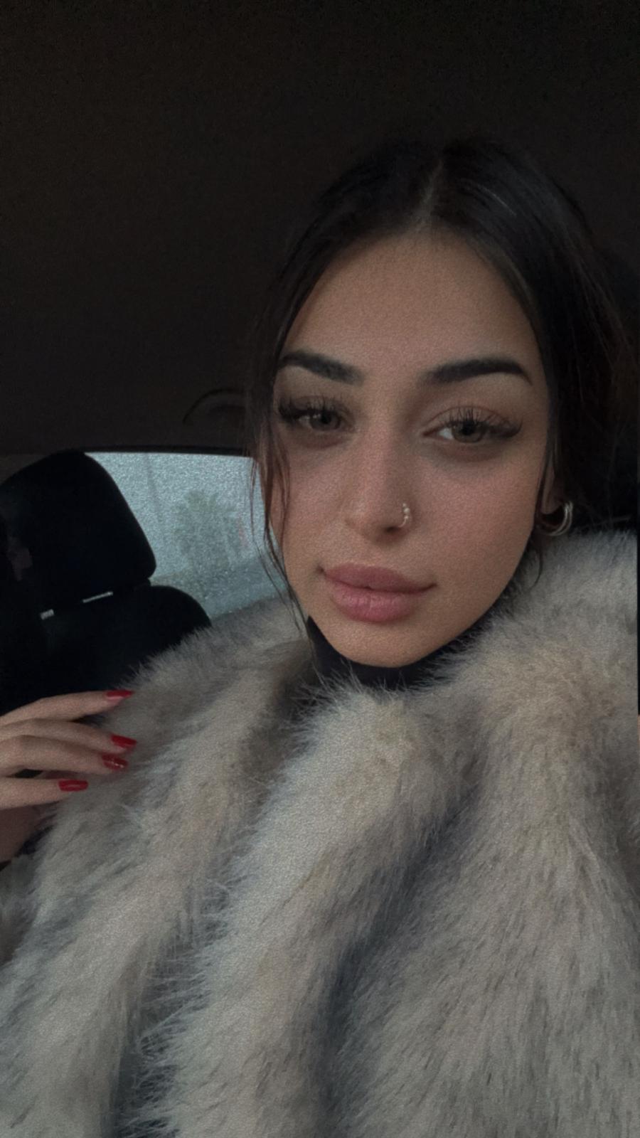Aleyna yedikardeş - Cover Photo